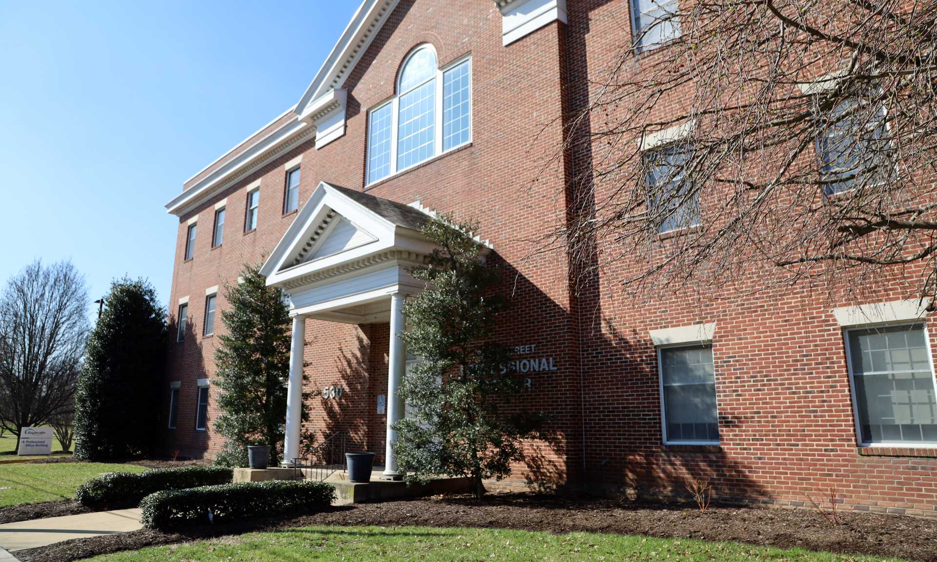 Exterior of Bayhealth Palliative Care office building 